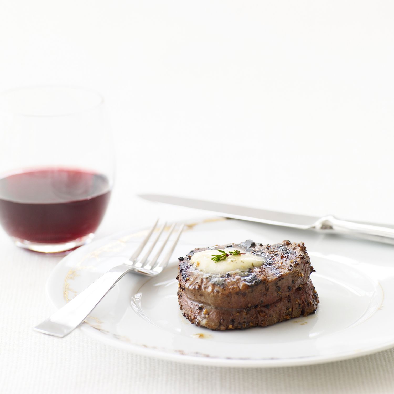 Peppered Beef Tenderloin with Roasted Garlic&#150;Herb Butter