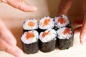 HD-201109-how-to-make-sushi-serve-ss.jpg