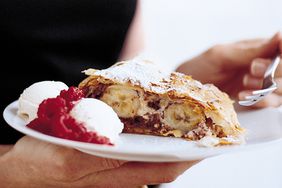 Banana-Split Strudel