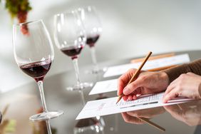 how to become a sommelier